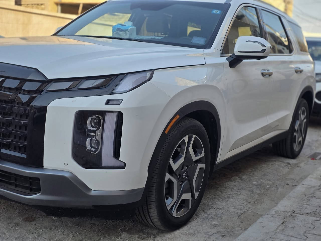 هونداي بالسيد 2025 🚘
2025 Hyundai Palisade, Sel Premium

🚘 مرقم ميسان شهداء 🚘  مواصفات 1/1

📃 اليكم التفاصيل الآتية 👇🏻

🚘 وارد امريكي حادث جاملغ فقط 

🚘 اخت الزيرو ماشيه 4الاف

🚘 موديل 2025

⚙ حجم المحرك  3.8

🔑 مفتاح التشغيل بصمة 

🔑 تشغيل عن بعد 

🪟  فتحة سقف

🚗 فتح الصندوق كهرباء 

🚗 دفع رباعي AWD

‼ اريل نفكيتر 

📍حساسات أمامية 

📍حساسات خلفية 

💡لايت زينون + LED  

🔦 بك لايت LED 

🚘 دخول بصمة ذكي 

🛞 حساسات ضغط الاطارات 

✨ اشارة في المرايا الجانبية 

🚗 كير بيانو

🚗 هاند بريك كهرباء 

🚗 ا ABS 

🖥 دشبول شاشة ديجيتال 

🖥 شاشة Apple Car play 

📷 كاميرا دوارة 

📷 4 كاميرات 360°

💡الانارة الداخلية LED 

⭕ مقود جلد حياكة  

⭕ شفتات مقود 

🛣 مثبت السرعة Cruise 

🎶 المودات والاوامر الصوتية 

🔋شاحن هاتف Wireless 

⚡مخرج منفذ الطاقة 

🔍فحص نظام السيارة 

💺المقاعد جلد 

💺حركة المقاعد  كهرباء 

💺تدفئة وتبريد المقاعد الأمامية  

💺تدفئة وتبريد المقاعد الخلفيه

💺الذاكرة ميموري بمقعد السائق 

❄ تبريد شاشة لمس مناخين منفصلين 

❄ 3 قطع تبريد 

🚘 أوضاع القيادة Drive Mode 

🚘 أوتو هولد Auto Hold 

⛷ نظام مانع الانزلاق 

⛰ نظام نزول المنحدرات 

🥤حاملات الأكواب 

🪟 بردات أبواب خلفية 

لاستفسارتكم يرجى الاتصال على الأرقام :

***********

السعر{300} ورقه @إشارة
