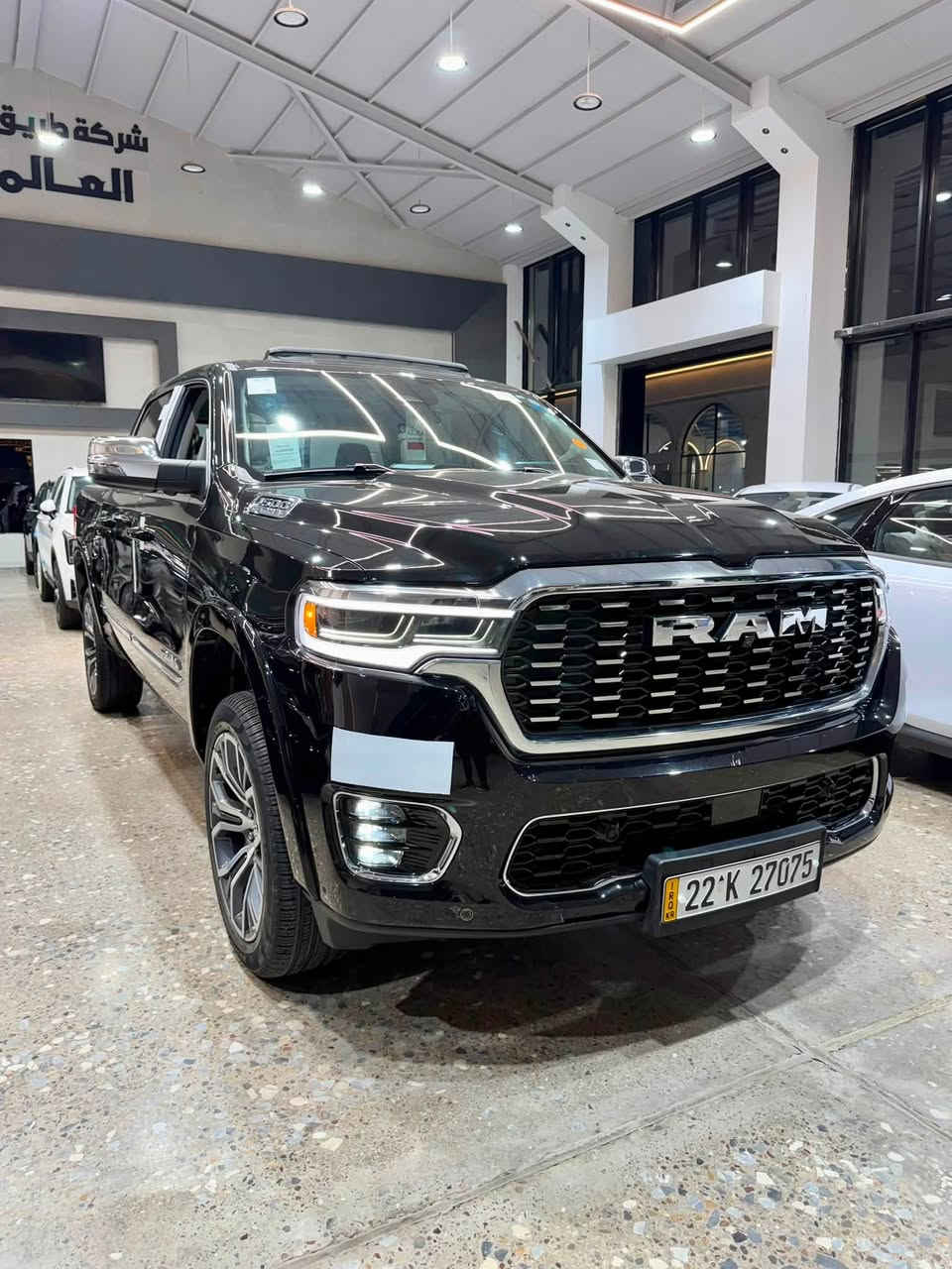 للبيع RAM 1500 TUNGSTEN 2025 - فل مواصفات
ماشية 12 الف فقط 🔥

وحش الشارع، انظف واعلى فئة بالرام، تجي فوك الـ Longhorn و الـ Limited

المواصفات:
المحرك الجديد Hurricane 3.0L توين تيربو High Output 
540 حصان - 521 LB تورك - اقوى من الـ HEMI القديم
كير 8 نمر + دفع رباعي 4x4 اوتو + دبلات هوائية يصعد وينزل
شكمان رياضي دوال + غطاء صندوق كهربائي
داخل TUNGSTEN - ما يتقارن:
جلد فاخر لون ازرق ملكي مع تطريز الماسي
مقاعد كهرباء / تدفئة / تبريد / مساج 24 حركة
3 شاشات: 14.5 انج وسط + 10.25 انج للراكب + 12 انج عدادات + Head Up Display
سماعات Klipsch الاصلية 23 سماعة
بانوراما + مراية ديجتال + شاحن وايرلس
ويل 22 انج الماسي الاصلي
امان فول:
رادار Adaptive Cruise + حافظ مسار Active Lane
360 كاميرا + اوتو بارك يصفط وحده
نقطة عمياء + بريك اوتو + قراءة علامات

التفاصيل:
اللون: اسود ملكي تغليف بلكامل PPF
الموديل: 2025
الماشية: 12 الف
الرقم: اربيل  - تحويل مباشر
الحالة: بدون صبغ  شرط الفحص
المكان: بغداد
السعر:  اكتب تم
رقم الهاتف ***********
