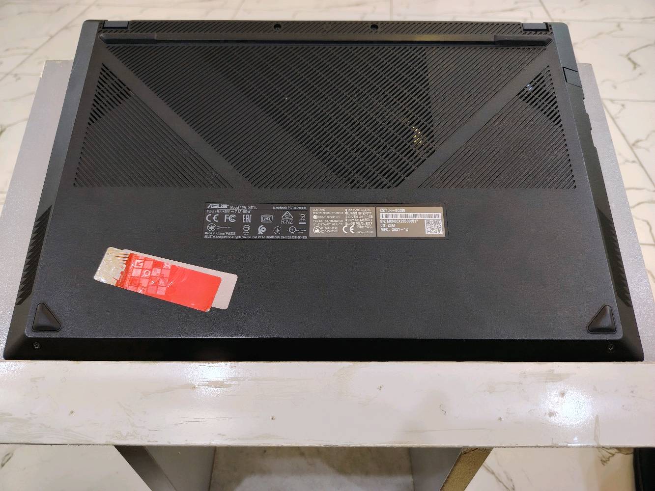 لابتوب ASUS VivoBook بمواصفات عالية وقوية للبيع  
​جهاز قوي مخصص للأداء العالي (برامج الهندسة والرسم والتصميم مثل AutoCAD و Revit، المونتاج، والألعاب).  
​الموديل: 
ASUS VivoBook (X571LH / X571L)  
​المعالج (CPU): Intel Core i7-10870H (جيل عاشر، 8 أنوية و16 مسار، تردد يصل حتى 5.0GHz فئة الأداء العالي H)  
​الذاكرة العشوائية (RAM): 16 جيجابايت DDR4  
​التخزين (Storage): 512 جيجابايت SSD NVMe (سريع جداً )  
​كرت الشاشة (GPU):
​خارجي منفصل: NVIDIA GeForce GTX 1650 بسعة 4GB  
​داخلي اقتصادي: Intel UHD Graphics  
​الشاشة: 15.6 بوصة بدقة Full HD (1920×1080)
​النظام: Windows 11 Pro أصلي ومحدث بالكامل . صلاح الدين 📍