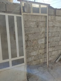 للبيع باب حديد ثقيل مع جرجوبه ارتفاع هوه وجرجوبه مترين ونصف عرض باب مت...