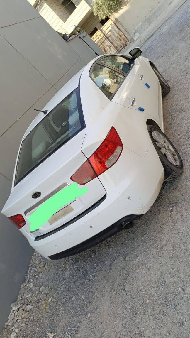 كيا سيراتو ٢٠١٢
كير اوتوماتيك 
دبل كير  شفتات
سلايد 
بصمة 
محرك وكير نضيف 
زوج تايرات جديد 
هزة وسنوية ورقم جديد 
وبأسمي 
بيها قطعتين  صبغ بونيد وصبغ جاملغ فوق تايرة الخلف
لتواصل ‏‪***********‬‏
