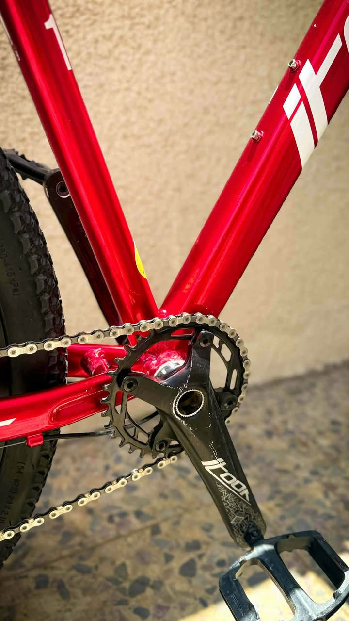 🚴‍♂️ دراجة هوائية (باسكل) itook  للبيع 🚴‍♂️
السلام عليكم شباب، باسكل itook نظيف جداً الباسكل جاهز للاستخدام مباشرة وسريع وممتاز للمشاوير اليومية والرياضة.

المواصفات:

 الماركة: itook الأصلي باللون الأحمر المميز.

 حجم الهيكل (القمة): مقاس ميديوم (M).

 الإطارات: بحالة ممتازة ونقشة واضحة وثابتة على الطريق 29 

 الفرامل: ديسك بريك أمامي وخلفي لقوة كبح ممتازة.

📍 المكان: بغداد / الاعلام

رقمي : ***********

السعر 300 وبي مجال

