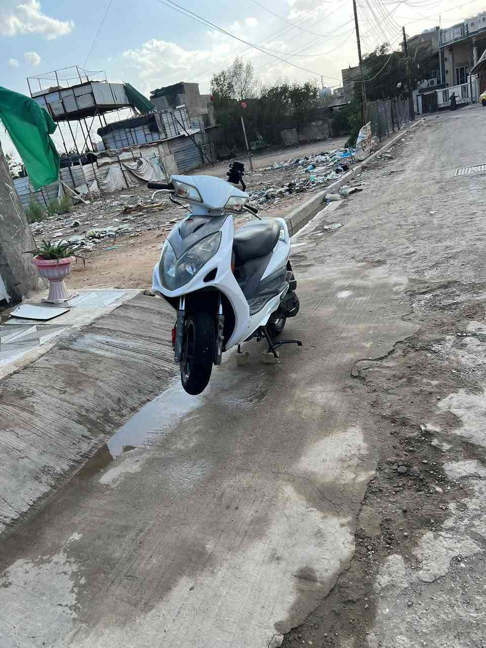 سلام عليكم كامكو رايسنك ١٢٥ دراجه شوفت عينك حلوه ونصبه بلاديه مكينته ما مفتوحه  شلعه معدل الدراجه بيه كلج خلفي رياضي السعر 650وبيه مجال مكاني بغداد ***********
