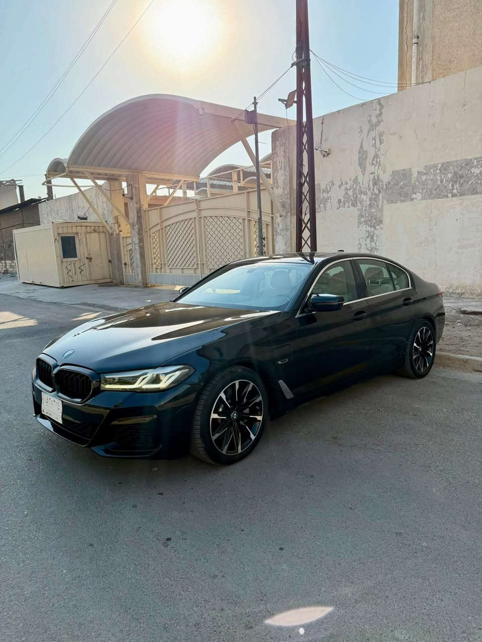 BMW530e
موديل 2022 
هايبرد بلكن 
 اللون اسود
وارد امريكي بدون ايرباك قطعتين صبغ 

مواصفات:
محرك ٢٠٠٠ توربو
٣ وضعيات قياده (سبورت- هايبرد -كهرباء)
داخل اوف وايت 
ماوس تحكم
فتحة سقف
جنطه كهرباء
حساسات امامي خلفي
رادار استشعار المركبات من الامام
تدفئة كراسي
تحديد مسار
شفتات ستيرن
مري كهرباء وشفط وقلاب
كراسي جلد وكهرباء
ميموري خزن وضع سائق
مسويلها صيانة عامه (سيرفس كامل )

سياره مابيهه نقص صفر مسج

ماشيه 56 الف مايل 

سعر 305

تواصل ***********
