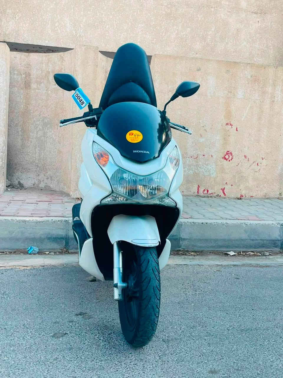 السلام عليكم دراجه pcx جيل الاول ياباني  دراجه مكفوله كفاله عامه مال رمبه حساس ازدحام حساس ستان تتدفئة بل يدات لد أمام لد خلفي مكينه برغي ممفتوح بيه شلعه معدل فول مال جناي دراجه طتتعب تكول جديده على ايدي شرط على فحص الرمبه بيه السعر مليونو500الف العنوان بغداد الكرخ الأتصال على الرقم ***********
