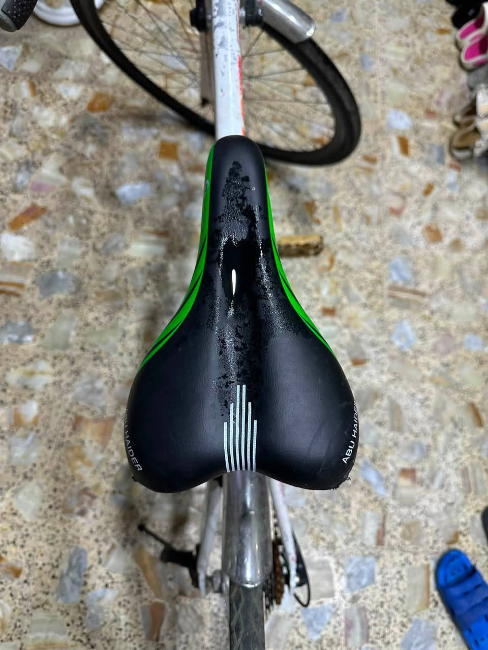 للبيع بايسكل مستعمل 🚲
الحالة: مستعملة وتحتاج تنظيف وصيانة بسيطة.
الگير: موجود.
الفرامل: موجودة.
الإطارات: تحتاج نفخ لامامي والخلفي اعتقد بنجر اعتقد 
السعر: [ 65 وبي مجال ] قابل للتفاوض للجادين.
المكان: [الشعب]
الرقم: ***********
للاستفسار: مراسلة واتساب
