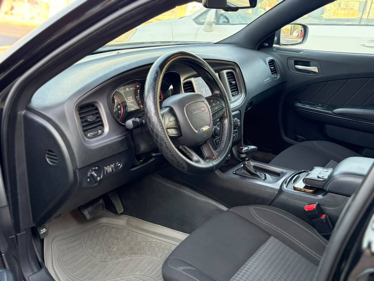 جارجر2023 sxt اخر اصدار محرك 3600 ماشية 12000ميل حادث بسيط رقمها بغداد سعرها 25000$بيها مجال بسيط مكاني زيونه ***********
