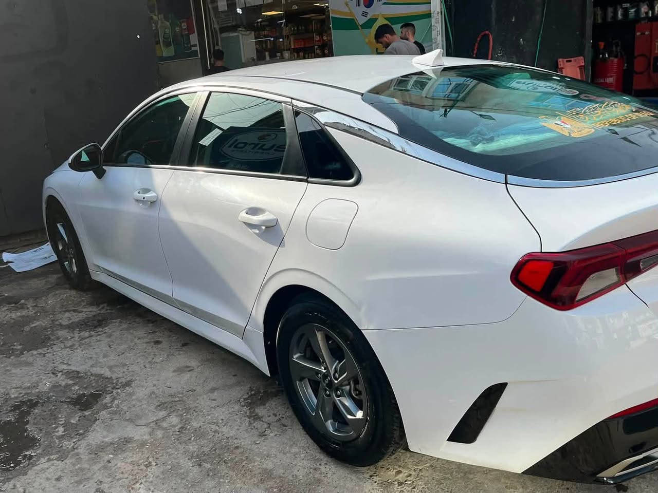 السلام عليكم K5 2023 وارد امريكي
مواصفات xls
تحكم استيرن 
اربع وضعيات قياده 
مثبت سرعه 
ماشيه 60 الف 
كير محرك كفاله 

صبغ 3قطع بنيد وجاملغ وباب عكس السايق 
السياره نضيفه ومناقصها شي 
 السعر 140 وبيها مجال بسيط 
اي استفسار ***********
