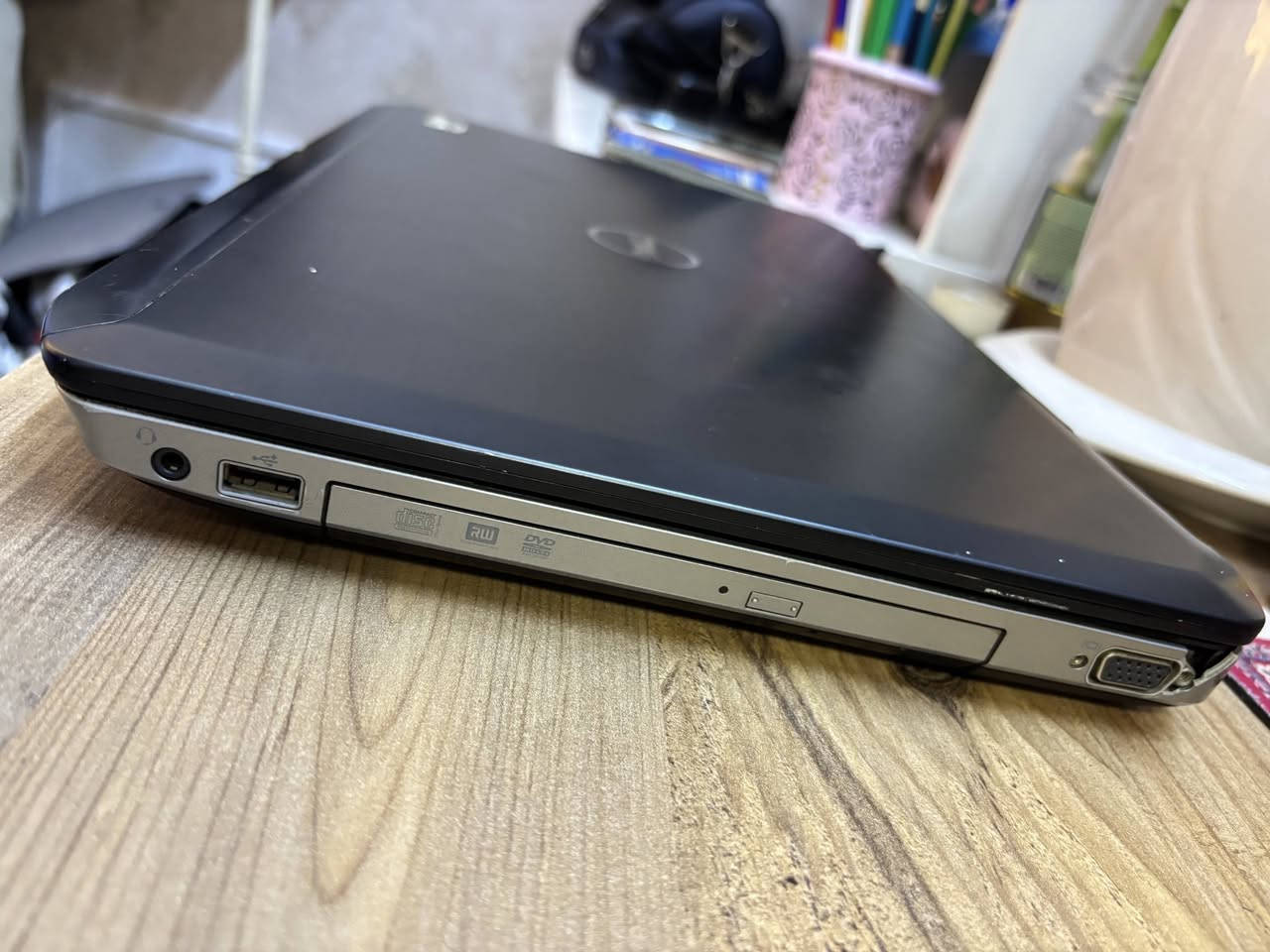 ### 💻 Dell Latitude E5530 – Core i5

🔥 لابتوب Dell Latitude E5530 مستعمل للبيع

المواصفات:
• Intel Core i5-3360M
• سرعة 2.80GHz
• RAM 8GB DDR3
• HDD سعة تقريباً 500GB
• Intel HD Graphics 4000
• Windows 10 Pro
• شاشة 15.6"
• يحتوي على HDMI + USB + DVD وغيرها

✅ الجهاز شغال ومجرب
✅ مناسب للدراسة، الأوفيس، الإنترنت، والبرامج الخفيفة
⚠️ الجهاز مستعمل وبيه آثار استخدام وخدوش بسيطة موضحة بالصور وشويه ضرر بالنرمادة 

💰 السعر: [100 ألف وبيّ مجال]
📍 المكان: [بغداد/نواب الامين]
📞 للتواصل: [***********]

