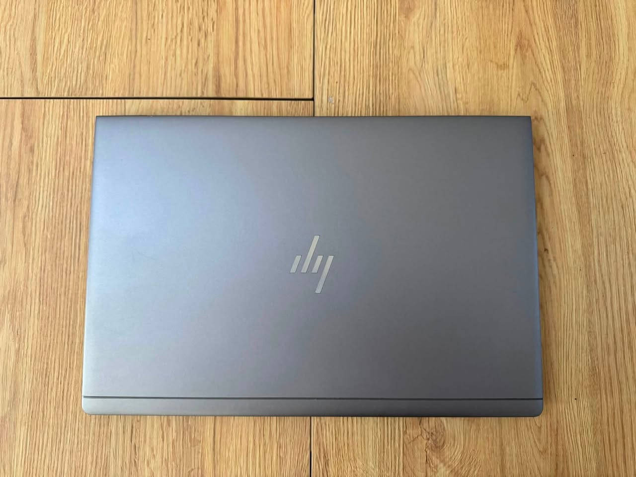السلام عليكم
لابتوب HP ZBOOK 15u G5 سوبر سلم ورك ستيشن برامج هندسية قوية وتصاميم والعاب يعني كلشي تشغل
مواصفات
Core i7 8565u كور اي سفن الجيل الثامن
الرام 8 كيكا ddr4 وقابل للتطوير
الهارد Ssd Nvme256كيكا  سريع جدا 
كارت الشاشة خارجي AMD 
RADION PRO WX3100(2كيكا)
كارت الشاشة الداخلي INTEL UHD Graphics 620 (4كيكا) 
مجموع كرت الشاشة 6كيكا 
حجم الشاشة 15.6 
ويندوز اصلي مدى الحياة 
كيبورد ضوئي عربي انكليزي 
لابتوب نضيفه كلش وتشغل كل البرامج القوية الهندسية والتصميم والالعاب 
ملحقاتها شاحنتها الاصلية 130wوحقيبة
مكاني بغداد المنصور
السعر 500 الف ***********
