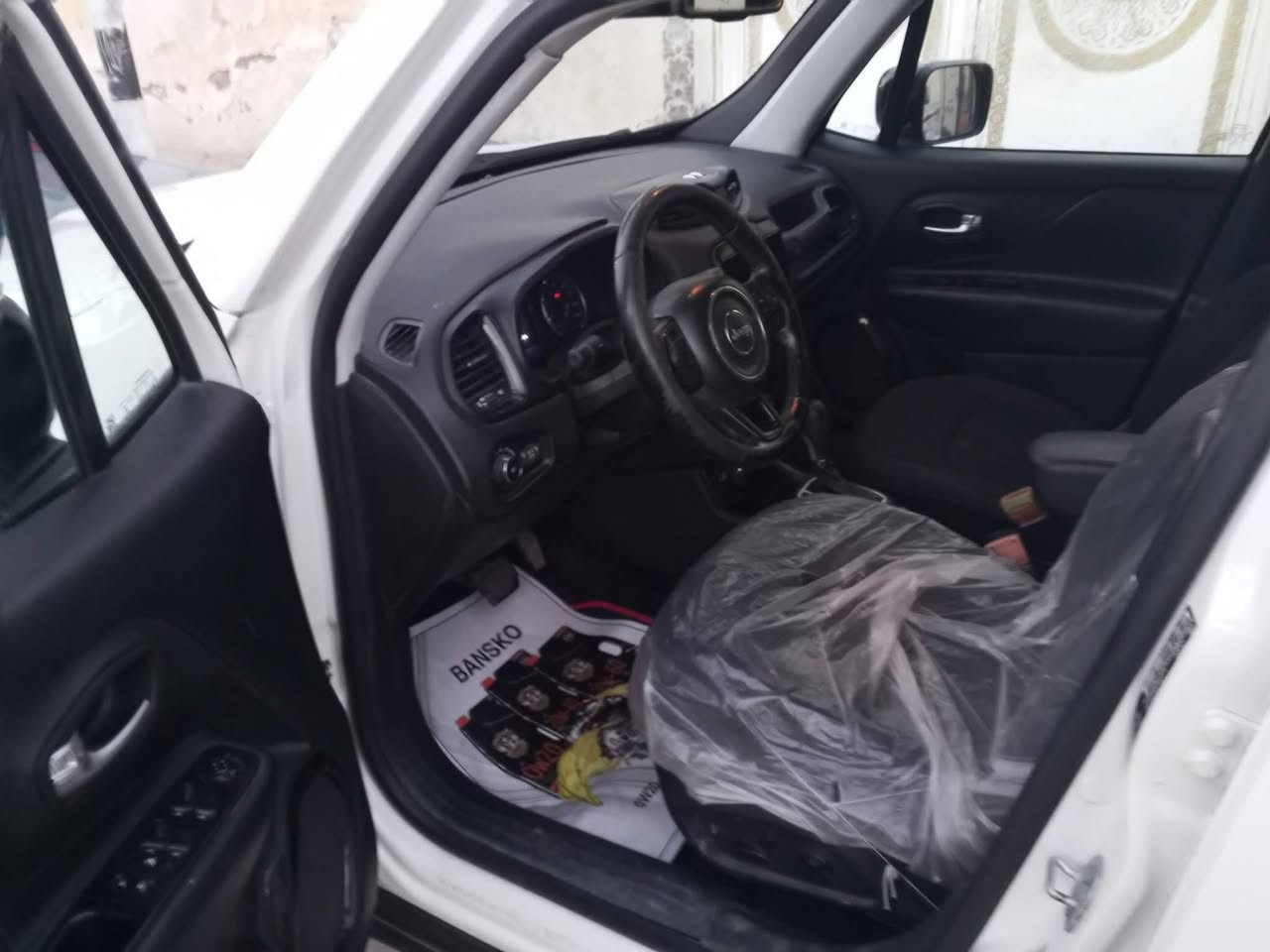 السلام عليكم جيب رنكد للبيع موديل 18 بسمي مكانها العمارة تشغيل عن بعد بانوراما فور ويل محرك 2400 تبريد جيد سعر 80 رقم الهاتف ***********
