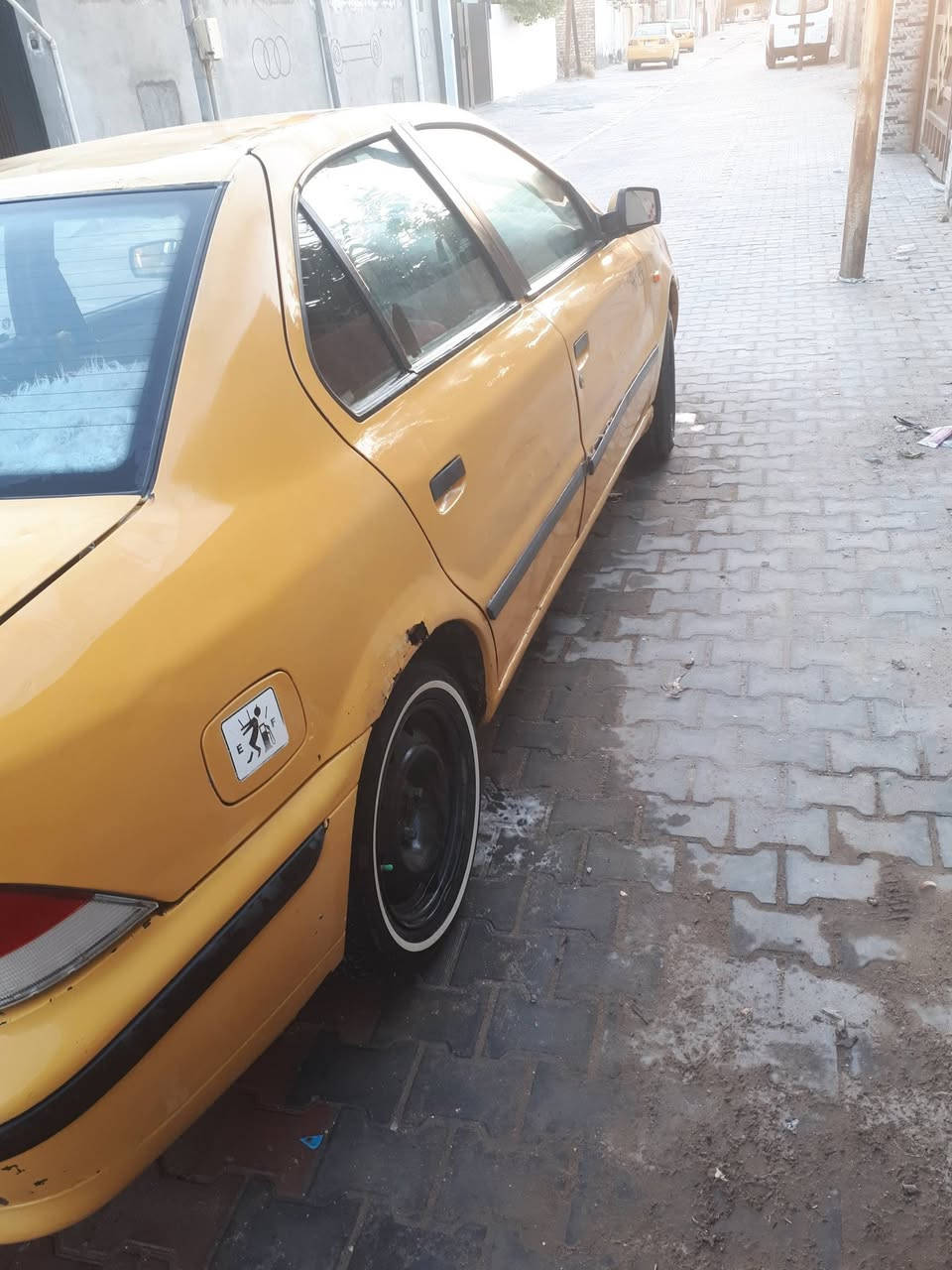 سمند موديل 11 ناطقه رقم بابل انكليزي سنويه جديده ل 27 هيئه مصفره عليها غرامه 200 الف ع المشتري شرط التحويل  مكينه وكير فرنسي مكفولات   تخم تاير السعر 30 ورقه وبيها مجال مكان السياره طويىيج للاستفسار ***********
