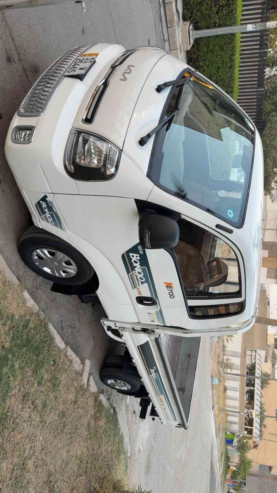 كيا للبيع رقم بغداد موديل 2023 ماشيه 167 الف السعر 138 ورقه او بيها مجال بسيط مكفول من الصبغ او ابارد بدون اي نقص 
للستفسار ***********
