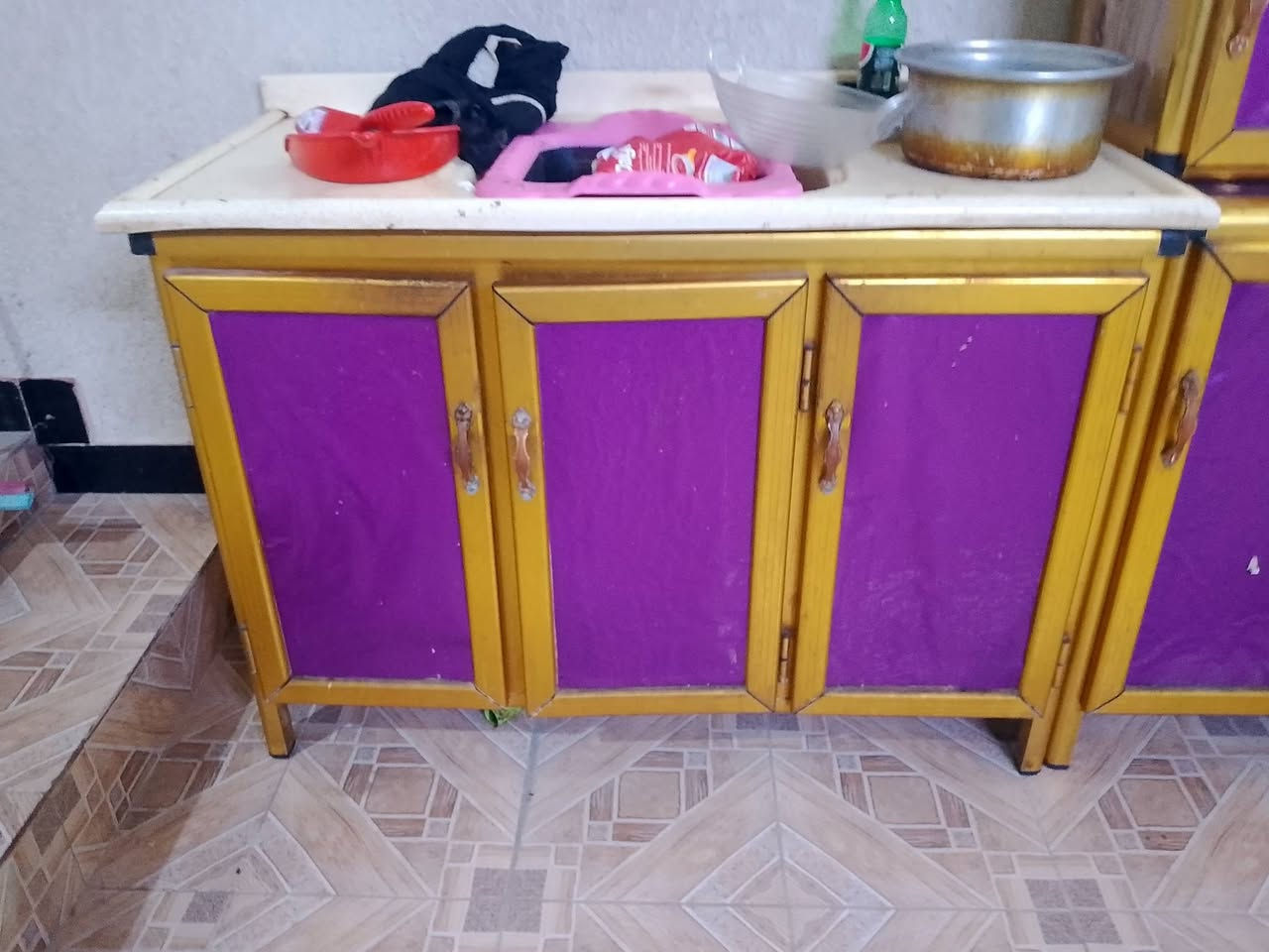 سلام عليكم كاونتر نظيف مرتب للبيع ويه السنك مرمر لكاونتر يجي قطعا زاويه ركن  ويجي مترتين قطعتين فوك وجوا ويجي خمسين قطعتين فوك وجوا لتواصل أو ستفسار. ***********السعر300وبي مجال البصره ابو الخصيب
