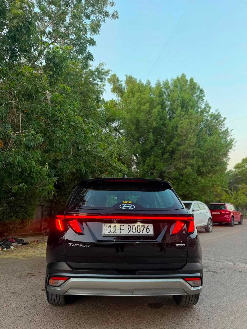2025 Tucson limited 
توسان لمتد ❗️اعلى مواصفات❗️ ام الداتا شو لون أسود داخل أسود
 وارد امريكي 
رقم بغداد 
ضرر خلفي بسيط  جداً جداً قبق الجنطه مبدل لون 
و فقط ربع الجاملغ الخلفي صبغ
باقي السيارة كفالة عامة 
‼️بدون ايرباك بدون ايرباك ‼️
السيارة جديدة ودخول جديد واخت الزيرو بعدها 
❗️ماشية 8 الف ميل ❗️
1- محرك 2500 بانزين 
2- بانوراما 
3-اربع كامرات امامي وخلفية وجانبية بالمرايات 
4- حساسات امامية وخلفية ١٢ حساس
5- رادار امامي وجانبي وخلفي نقط عمياء 
6-تتقدم وترجع بالبصمة 
7- كشنات جلد ابيض وكهرباء الاماميات 
8- تبريد وتدفئة كشنات امامية وستيرن تدفئة وكشنات خلفية تدفئة 
9- كير تعليك و شفتات ستيرن 
10-خزن كشنات
11-لايتات عدسات تختلف عن العادي
12- صندوق كهرباء ومن تقترب منة يفتح  
13- داتا شو تعرض على الجامة الامامية 
14- سستم صوت Bose مع دمام بالصندوق
15-اوتو هولد
16- مساعدة النزول من المنحدرات 
17-شاحن تلبفون واير ليس 
18-حساس قراءة العين 
19-الوان داخلية تتغير ١٠ الوان بيها 
20- انارة داخلية led 
21-شحن تايب سي 
22- ويل كب حجم ١٩ 
23- شاشة كبيرة ابل كار بلي واندرويد اوتو 
السيارة جديدة وعليها نانو ومابيها اي نقص 
مكان السيارة بغداد 
السعر 223$ وبيها مجال 
***********
