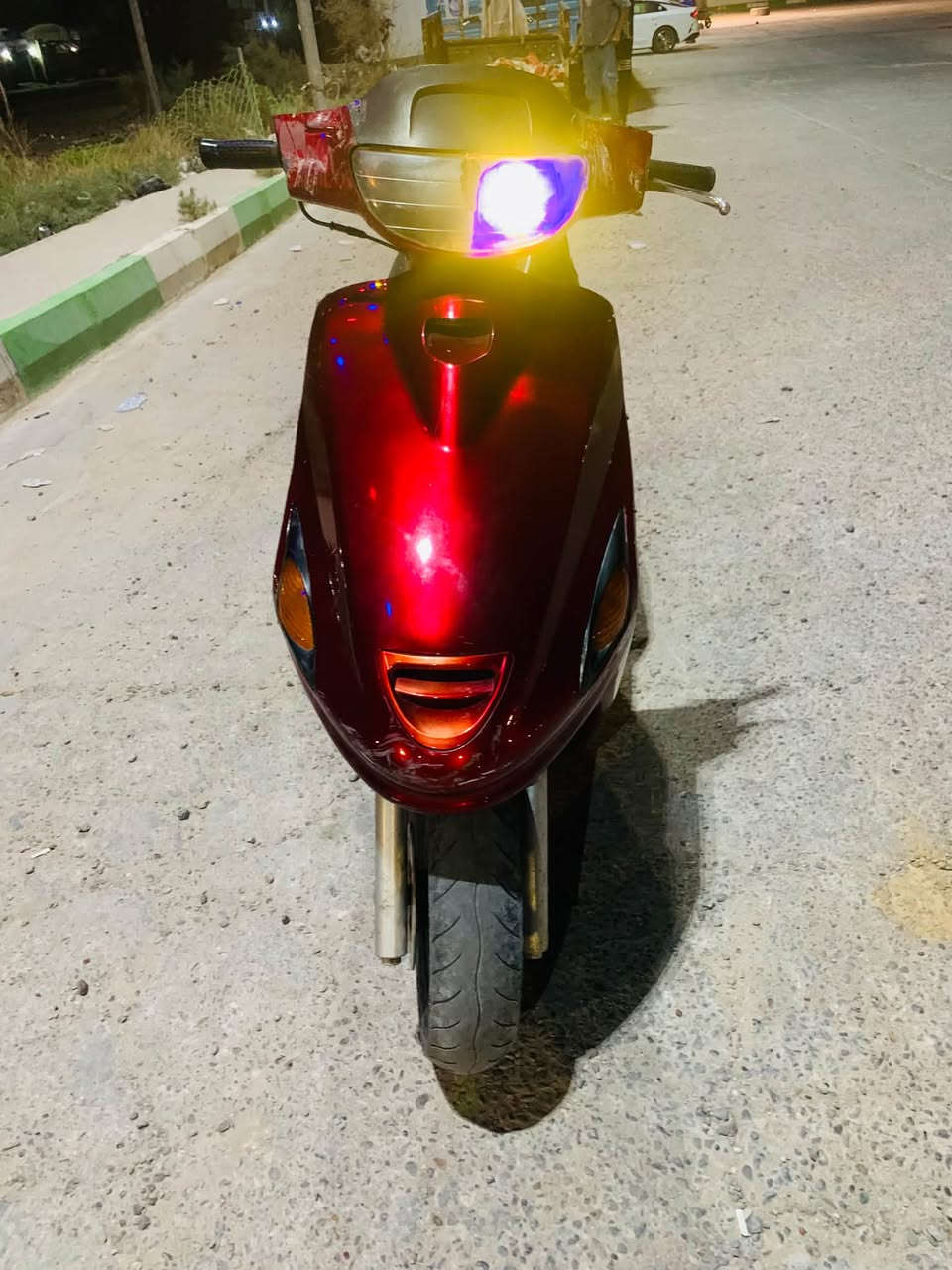 فراشه فحل
الدراجه بيها خيط بخار 
والتاير الخلفي تعبان 
السعر 200 وبيها مجال 
***********
