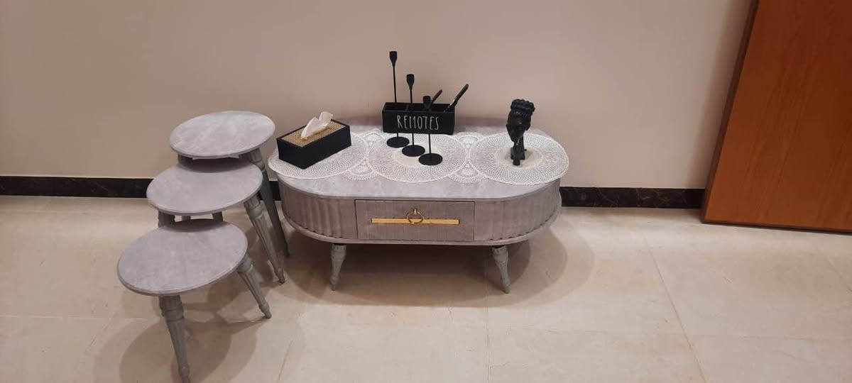 ‎تخم ملكي نضيف 400الف وبي مجال متكون 2كراسي كبار وثنين اصغار ووسط وسيت طبلات 50الف
الرقم /***********‎ Singapore
