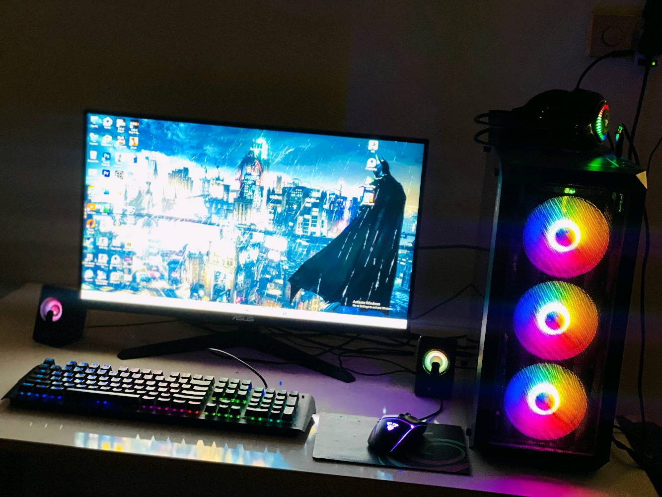 🔥 تجميعة قيمنق متكاملة للبيع (PC + شاشة ASUS + جهاز UPS) 🔥
تجميعة جاهزة ومثالية للألعاب القوية (PUBG، GTA V، وغيرها) والتصميم والمونتاج، مع حماية كاملة من انقطاع الكهرباء.
💻 أولاً: مواصفات الكيس (PC Gaming)
المعالج (CPU): Intel Core i5-12400F
كرت الشاشة (GPU): Gigabyte RTX 4060 Eagle (يدعم تقنيات DLSS 3 وتتبع الأشعة)
الرام (RAM): 16GB DDR4 (3600MHz) T-Force
اللوحة الأم (Motherboard): MSI H610
التخزين (SSD): Lexar 1TB SATA3
مزود الطاقة (PSU): Aerocool 650W
الكيس (Case): Antec NX292
🖥️ ثانياً: الشاشة (Monitor)
الشركة والموديل: ASUS TUF Gaming
نوع اللوحة: IPS بألوان ممتازة وزوايا رؤية واسعة
الدقة: Full HD (1920 × 1080)
معدل التحديث وزمن الاستجابة: 144Hz - 165Hz مع استجابة 1ms ودعم تقنيات G-Sync / FreeSync
🔋 ثالثاً: جهاز UPS (منظم ومزود طاقة)
الشركة: BlueStorm Power Solutions
المميزات: شاشة LCD لعرض نسبة البطارية والجهد، مع نظام منظم جهد تلقائي (AVR) لحماية التجميعة من تذبذب وانقطاع الكهرباء.
✨ الحالة: التجميعة بحالة ممتازة وجاهزة للاستخدام المباشر.
📌 السعر الكلي المطلوب: مليون ونص بي مجال
📍 الموقع / بغداد
📞 للتواصل والاستفسار: [***********]