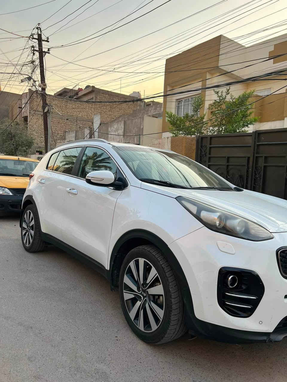 للبيع سبورتج خليجي 2018 مكينة 2000 دوش مكفولة من الصبغ ماعده تكحيل بسيط بالجنطة السيارة نواقصها صدر وتبريد المكينة مفتوح بيها كازكيت السعر 165قفل للاستفسار*********** مكلف بالنشر
