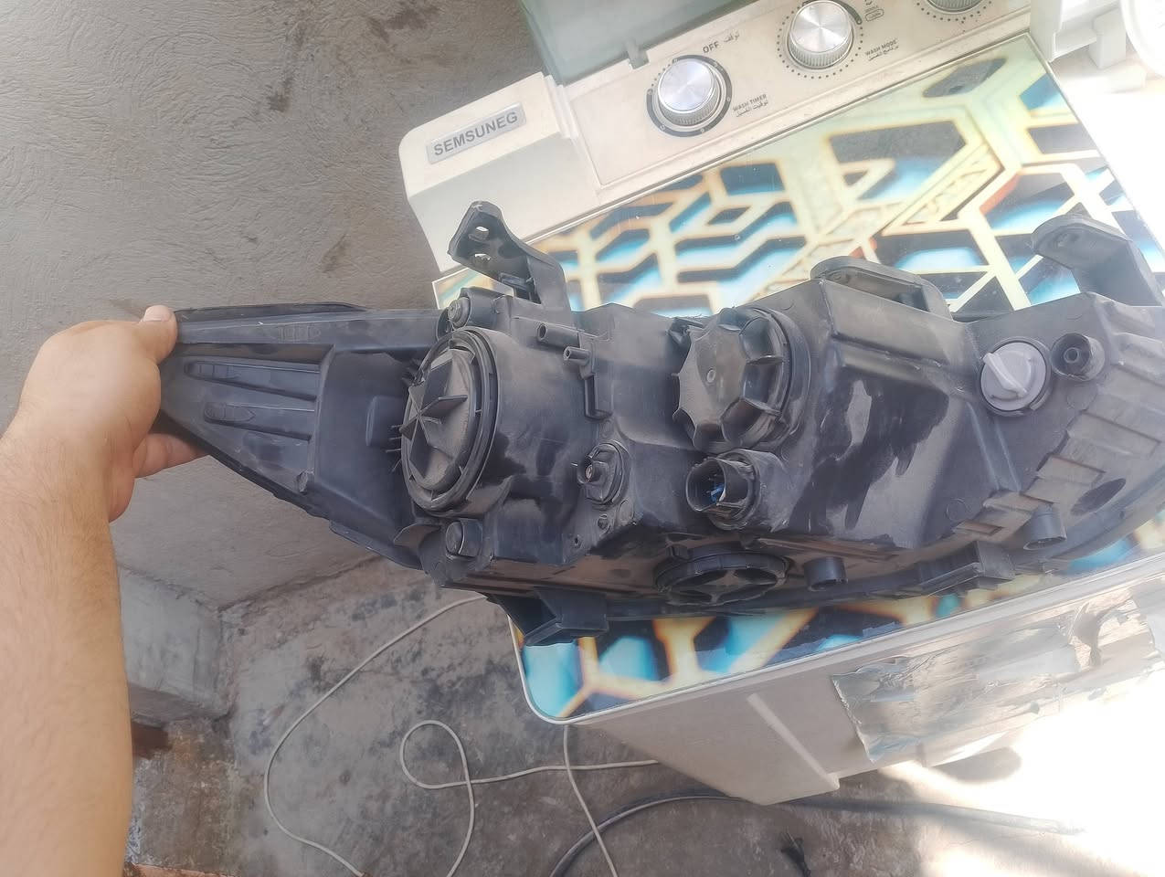 مازده الانترا جهه  الايسرا 17 او18 جديده  بس عليها تراب جديده بمعنى الكلمه  اريدها  50 الف  مكاني  بسمايه 
*********** هاذ وتساب فقط بي و ماسنجر موجود

نص مكتوب في الصور:
- SEMSUNEG