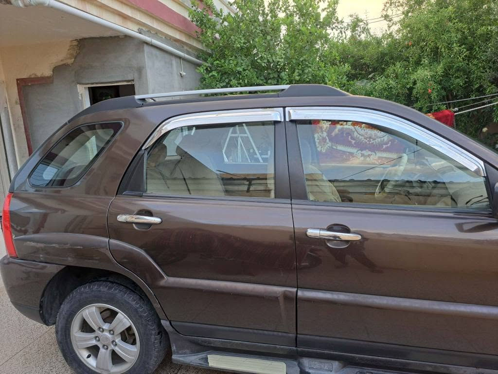 للبيع: كيا سبورتج 2010 - خليجي نظيف جداً 🚗
​المواصفات:
​الموديل: 2010.
​الوارد: خليجي.
​اللون الخارجي: جوزي (بني).
​اللون الداخلي: بيجي.
​المميزات: فتحة سقف، شاشة أيباد 
​اللوحات: رقم أربيل، السنوية والارقام باسمي ومجددة لغاية 2028.
​الحالة العامة للسيارة:
​الصبغ: السيارة مكفولة من الصبغ تماماً.
​الملاحظات:
​يوجد تكحيل بسيط جداً في (الجاملغ، البنيد، والباكلايت).
​جرد خفيف جداً في البنيد (موضح بالصور).
​تعديل بارد بمقدار شبر واحد في باب السكن.
​السعر المطلوب: [١٠٧]

الموقع: اربيل:بنصلاوة

​للتواصل والاستفسار:
📞 *********** أربيل, العراق
