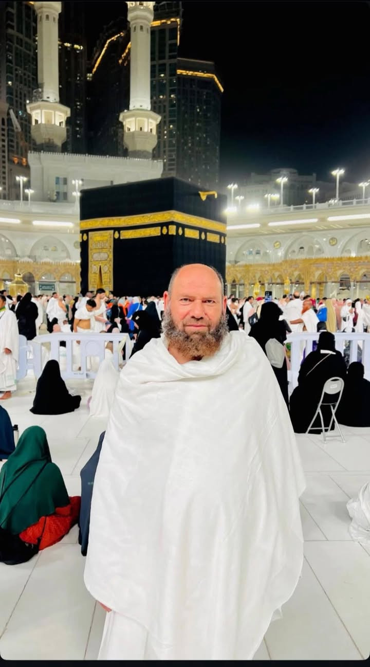 بسم الله وعلى بركه الله نبدا باستلام جوازات السفر للعمره طيران عرض
خاص من شركه البشرئ للحج والعمرة 
طيران يوم 29/9/2026 
مطار بغداد السعر 325$ طيران خلال ساعتين وتصل الى المدينه المنوره ومكه المكرمه احسن من البري ضل يومين تاتصل 

السكن محبس الجن جهة السقايف 
فندق نسمات الخير 
السعر ٣٢٥ دولار 
التصريف للشركة
التصريف والبصمة في الموصل على حساب المعتمر
نقل من والى المطار ٤٠ الف
سعر عالمي 
٢ مدينة 
٨ مكه
*********** ابو بشرى الزوية 
*********** عمر خلف ال جبوري 
حجي حسام 
***********

نص مكتوب في الصور:
- عمر خلف ال جبوري ٢٠ س Mansour Alkhulaifi مسجد قباء المدينة المنورة, Saudi Arabia حسن التصميم! إرسال رسالة...
- MEDINA
- Madinah Region
- الكعبة
- مكة, Saudi Arabia
- الكعبة مكة, Saudi Arabia
- البشرى تبقى واحد صلاح الدين البشرى خير رفيق للبيت العتيق شركة البشرى للحج والعمرة ثقة وأمان ضيافة على الطريق باصات حديثة خدمة متميزة مكة المكرمة - المدينة المنورة
