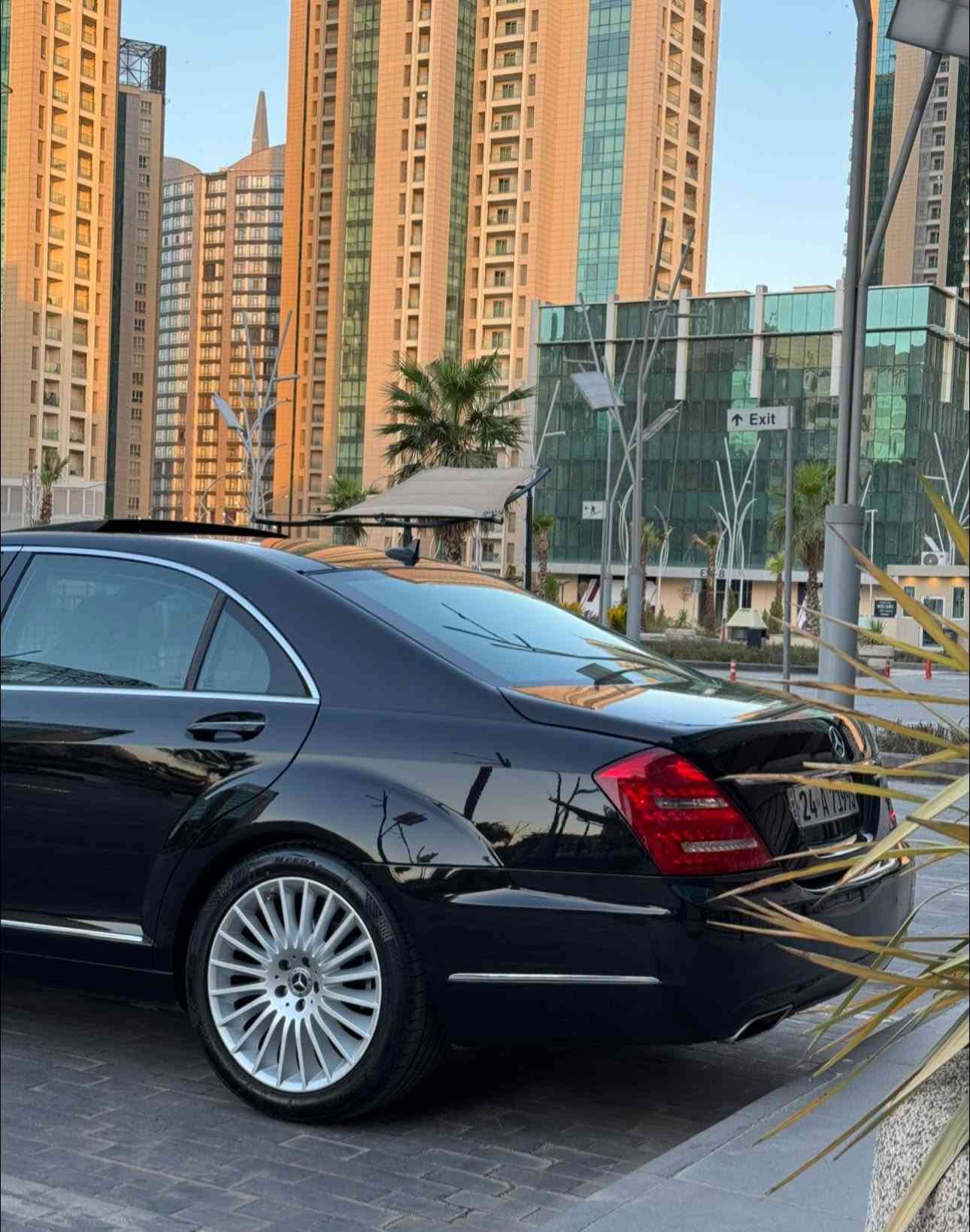 مرسيدس بنز S350
موديل  2011
وارد الماني ..
بدون ضرر صبغ فقط اجزاء البلاستيك..
مغلفة PPF بالكامل  ضمان 10 سنوات ..
بدون شخوط بدون جراد ..
تخم تاير  جديد ..
ماشية 242الف كيلو ..
صفر مسج ..  
 مواصفاتها..
اربع مقاعد  كهرباء تدفئة وتبريد 
بانوراما 
ناظور ليلي 
نقطة عمياء
ابواب شفط 
رادار ..
سماعات هارمن كاردن 
كاميرا 
جامه اماميه بوليرايز بلادي 
وخمس بردات كهرباء ..
السياره جاهزه وبدون نقص 
مكانها اربيل
السعر 220. وبيها مجال 
***********

***********
