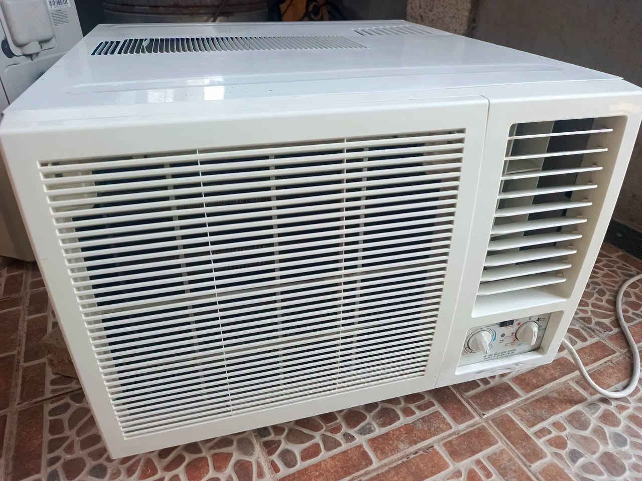 مكيف ميديا طنين للبيع  مقفول قفل شركه وغاز شركه ونظافته مثل مشوفون  للتواصل عل رقم ***********
