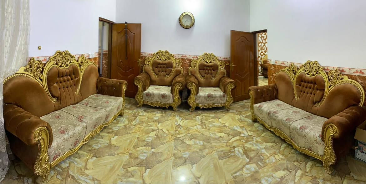 السلام عليكم ورحمة الله وبركاته تخم ١٠ مقعد ملكي العنوان بعقوبه مدخل ام الكرفس *********** السعر ٣٠٠
