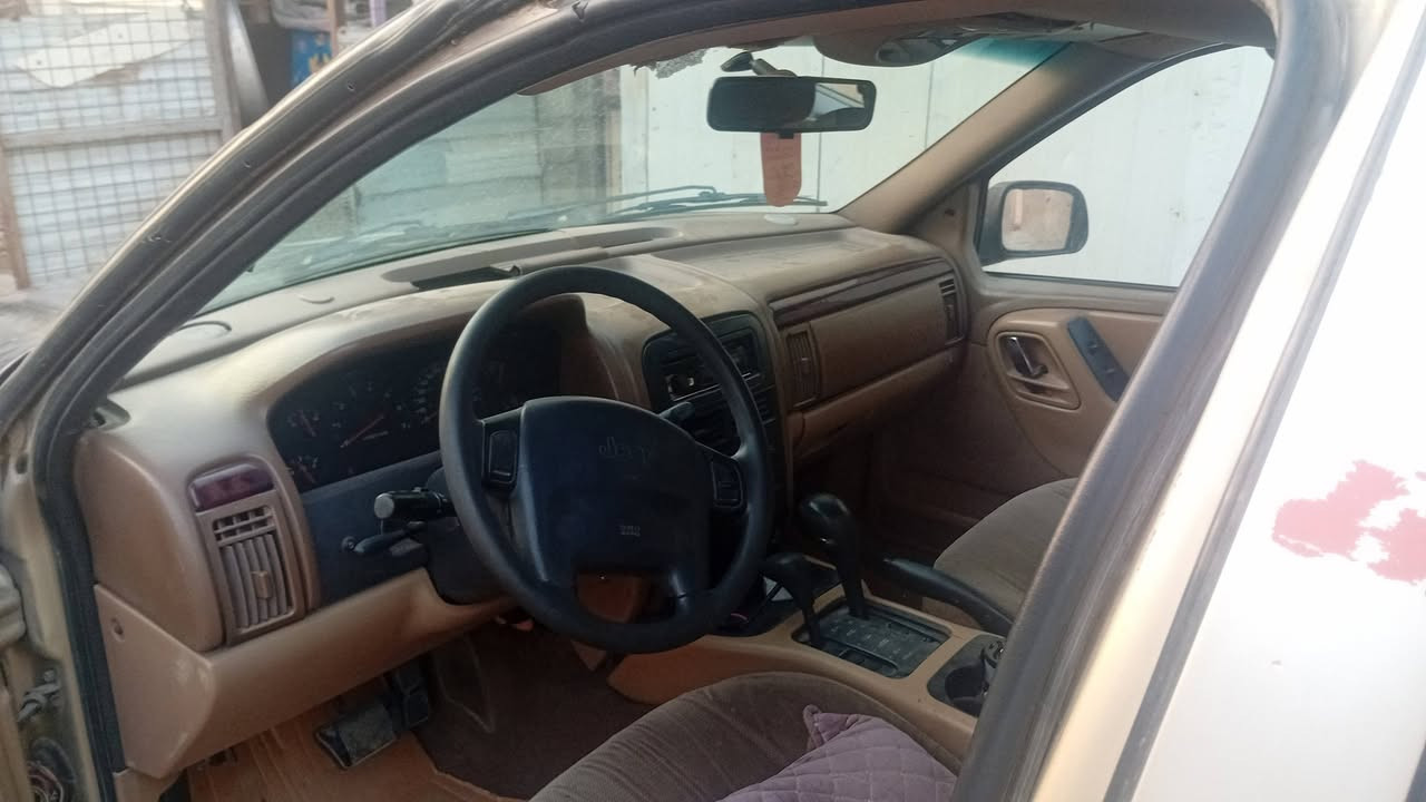 جيب شيروكي موديل 2000
سنويه صاقطه بشهر 8 2026
ملاحضه بسيطه اتيبائس مال البريك عاطل بس
سياره جاهزه علااخير كير ومكينه وحداديه 
سعر 55وبيه مجال 
رقم الهاتف ***********
