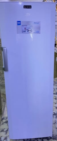 للبيع مجمدة عامودي beco مستخدمة قليلاً ما بيها ضرر  طول 170cm , عرض 60...