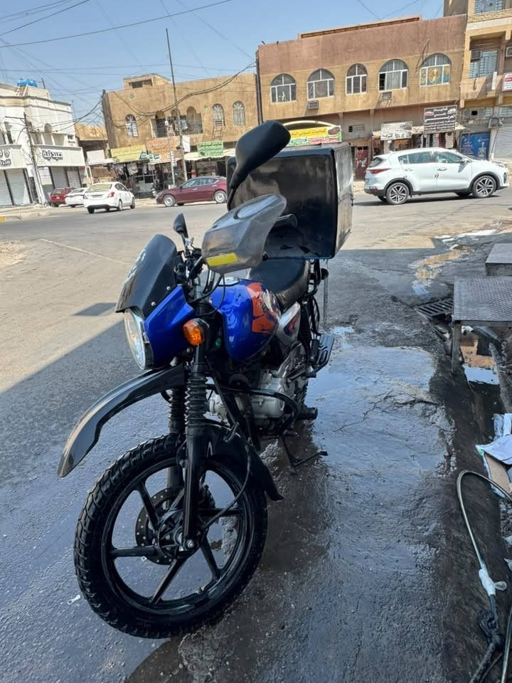 بوكسر للبيع مديل ٢٣ اوراق كامله دراجه جديده بمعنى الكلمه وماماشيه هواي جيب وياك الف فيتر وافحص بعدها على وضع الشركه سعر ب١٥٥٠ وبيها مجال قليل لشراي عنوان بغداد الحريه 
 ( للمعلومه الدراجه مامشتغله دلفري بس اني مخلي الصندوك لان اروح بيها لشغلي وارجع واخلي بيها غراضي)

***********
بي واتس آب واتصال
