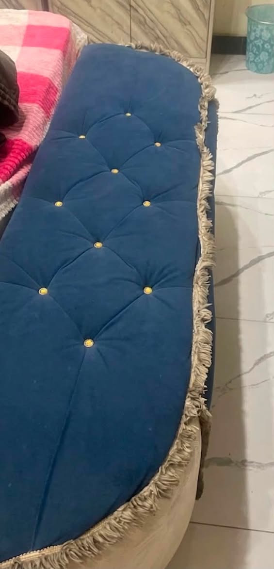 السلام عليكم
هاي الغرفه للبيع غرفه نضيفه ومرتبه مثل مجاي تشوفون كدامكم مابيها شيء بس هاذا الكسر بالمرايه مصورته الكم وصارلي سنه ماخذتها اريد ابيعها الغرفه صاج عراقي  سعرها 600 وبيها مجال الشراي فقط يتصل على هاذا الرقم***********
