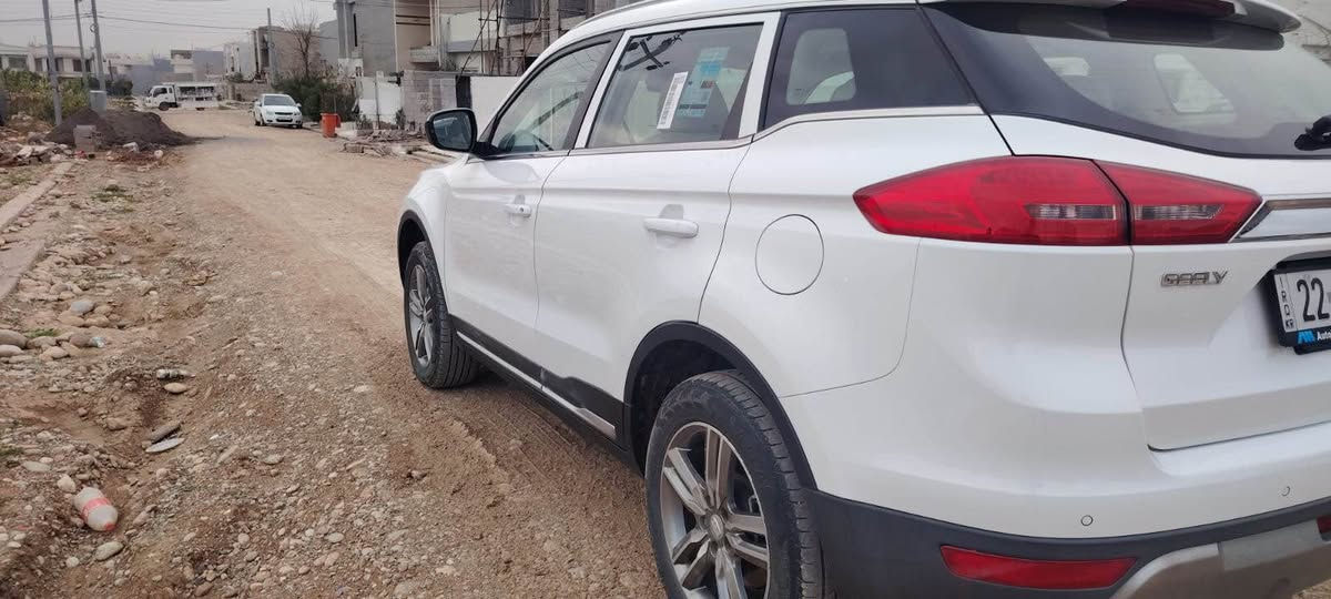 Geely Emgrand X7 2021
بزوينەر : 2.4L
جۆرى سوتەمەنى : بەنزين
پستۆن : 4cy
گێڕ ئۆتۆماتيك 6 نمره
هێزى ئەسپى : 160hp
قه باره ى تانكى به نزين : 60L
تايبه تمه ندى كوشنه كان : جلد / كاره بايى
كێشى ئۆتۆمبێل : 1650kg
10.95 : km/h 100 - 0 خێرايى
بەكارهێنانى بەنزين : 100km / 8.9L
تايبەتمەنديەكانى تر
به صمه، لايت ليد، پانوراما، شاشه و كاميره ى دواوه، بريك به صمه، تحديد سرعه،  Auto hold،حه ساس ، گێچ ئەلیکترۆنی 
سێ مۆدی لێخوڕین (sport ، eco، normal) 

51000 km  ڕۆيشتوە
سەعرى 123 وەرەقەو مەعامەلەیە
ژمارەی مۆبایل *********** أربيل, العراق
