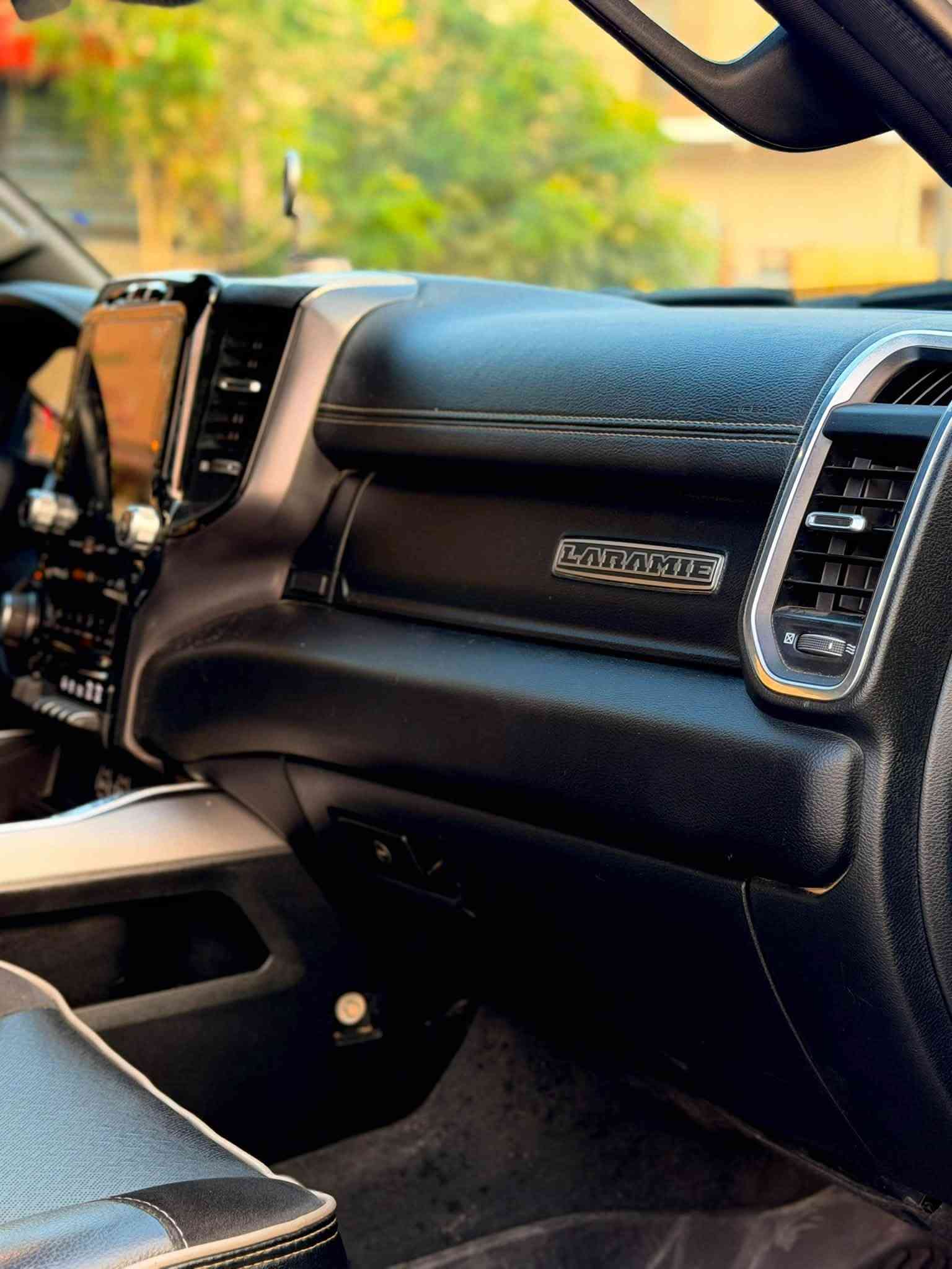 السلام عليكم دوج رام 2023 لارامي  وارد امريكي
Dodge Ram White Laramie 2023 5.7 V8
حجم المكينه : 5.700 V8
المسافة المقطوعه : 15 الف ميل
الضرر : كلين تايتل
الايرباك : سليم مطاك ولا ايرباك
#مواصفات
1.شاشه كبيره تسلا
2.بصمه
3.تشغيل عن بعد
4.كامرا
5.ويل كب
6.كشنات جلد
7.تدفئة تبريد بالكشنات
8.رادارات 360
9.كشنات كهرباء
10.لايتات لد + زنون
11.كشافات
12.اشاير بالمري
13.فور ويل 4x4
14.اتو ستوب
15.حساسات خلفي امامي
16.تايرات جبلي 
17.خزن ميموري
فول مواصفات مرقم بغداد
تفاصيل اكثر هذا رقمي  ***********
مكاني بغداد
