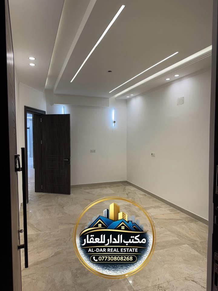 🏠دار حديث للبيع 
في منطقة حي البنوك / محلة 319
📎شارع عريض 20م + رصيف 5م

محلة 319 

📎بناء حديث فول درجى اولى 
🔸المساحة: 127.5. 
 🔸واجهة:5،5م نزال 25،5م

يحتوي على 

🔸الطابق الارضي كراج + خدمات خارجية

 🔸استقبال منفصل 
 🔸 + مطبخ حار بارد مفتوح على الصالة
🔸شلال+ منـور + حولي
🔸+ حمام كبير + غرفة نوم كبيرة ماستر

🔸الطابق الاول 

🔸3 غرف نوم كبيره ماستر + حمام

📌الموقع: حي البنوك / مربع الكنيسة

للاستفسار الاتصال بالرقم التالي 
*********** 
او مراجعة مكتب الدار للوساطة العقارية 
الكائن في حي البنوك بداية شارع الكنيسة من جهة الجسر

