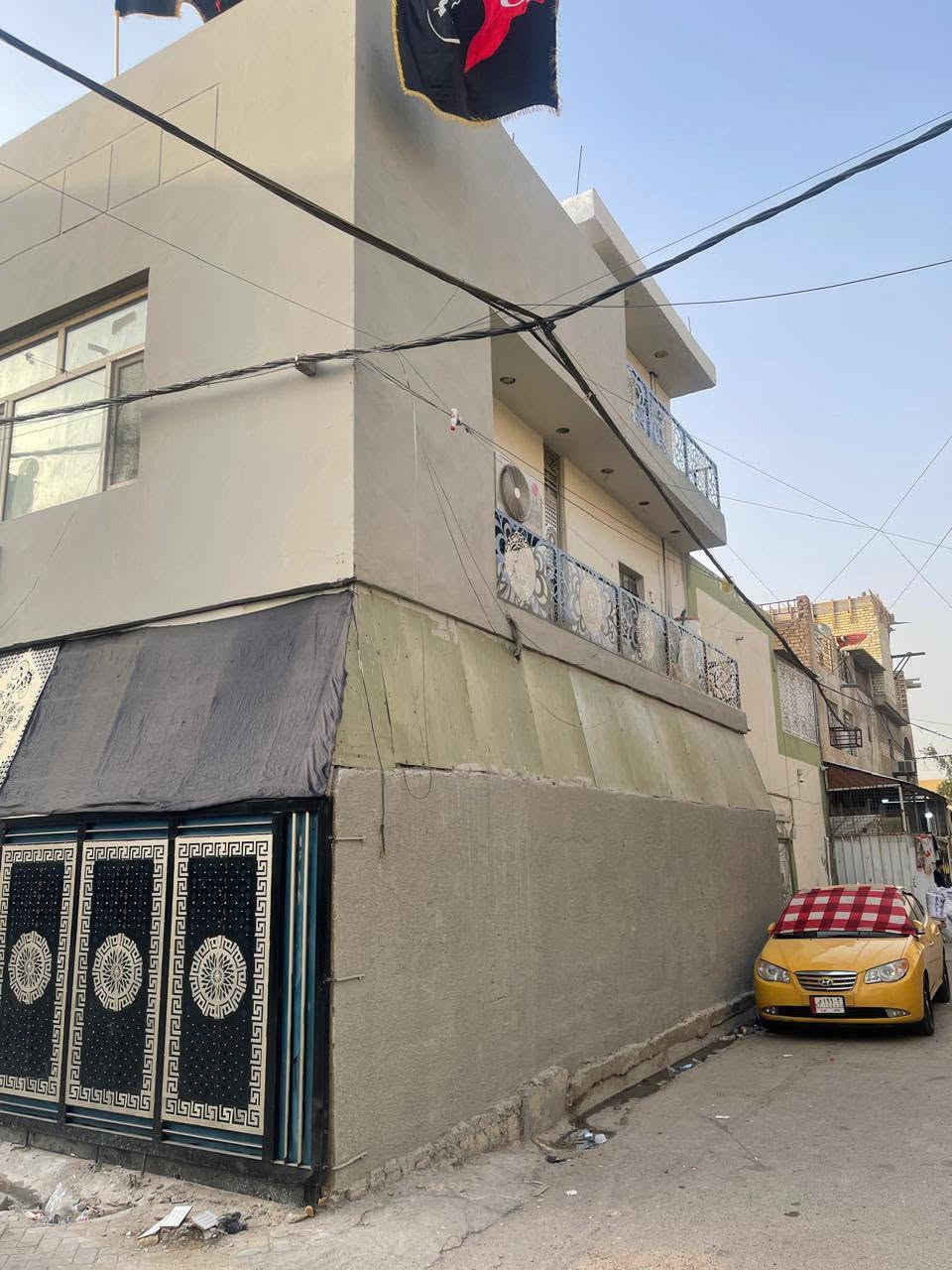 السلام عليكم 
نصف قطعه في مدينة الصدر قطاع 46 ركن على الساحه 
كما موضح بالفديو والصور السعر 185 مليون دينار
للاتصال ‏‪***********‬‏
