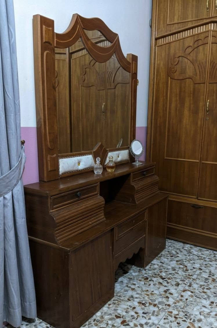 السلام عليكم غرفه مستعمله  السعر 650 وبيه مجال مكاني بابل للتواصل 
***********
