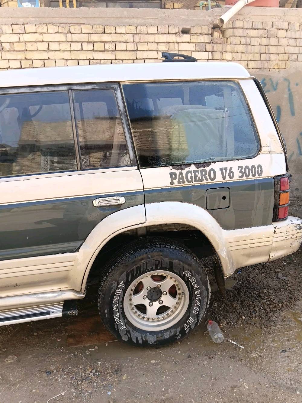 باجيورا  91 بلادية مكفولة  من الصبغ والضربة القوية تبريد فقط كبريسر تحتاج 
طخم تاير شواصي جدد فتحة بالقمارة شغالة بدون خياس مكينة اصلي گير عادي فور ويل  مراوس بمارسيدس رقمها كاليزي
الموديل بالضبط  باجيرو 91؟ يعني  
V3000   6

بغداد مدينة الصدر 

مكينة كير نشطة جديد  
بيها مجال اذا ماروس بمارسيدس بعد افضل 