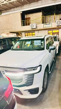 لاندكروزر VX • ٤٠٠٠ • رقم بغداد