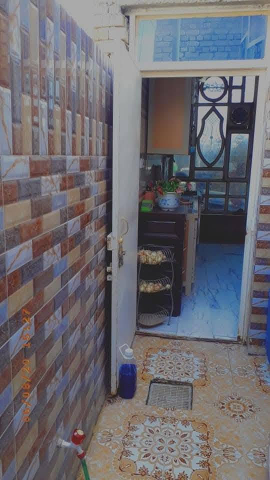 يالله سلام عليكم بيت للبيع
📍 الموقع: سبعه نيسان قرب المركز الصحي 
📐 المساحة: 200 🛏️ عدد الغرف: 2 صاله حمام داخلي 
مطبخ + كلدور + استقبال 🚗 الكراج: 📄 السند: طابوو 💰 السعر:140 مجال قليل 📞 للاستفسار والتواصل: [رقم الهاتف] ***********

نص مكتوب في الصور:
- 06/08/20 17:13
- 06/08/2020 17:15
- 06/08/2015 15:12
- 06/08/20 15:27
- 05/23/20 15:14