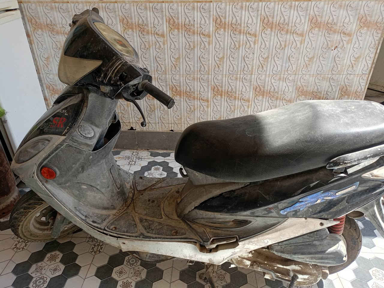 دراجه جي فور للبيع السعر 400وبيها مجال بسيط تواصل ***********
