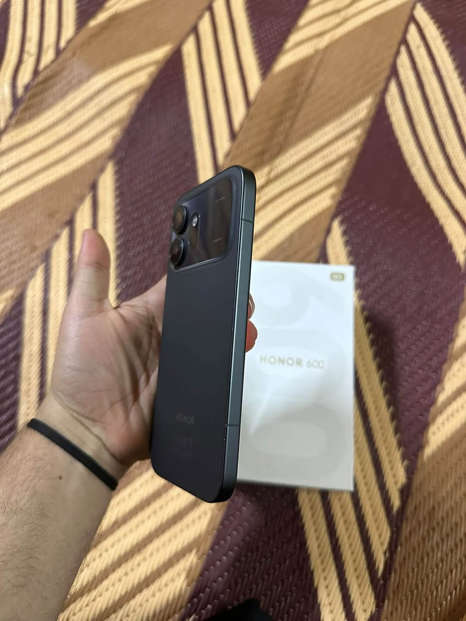 هونر ٦٠٠ • ٢٥٦ • بطارية ٧٠٠٠