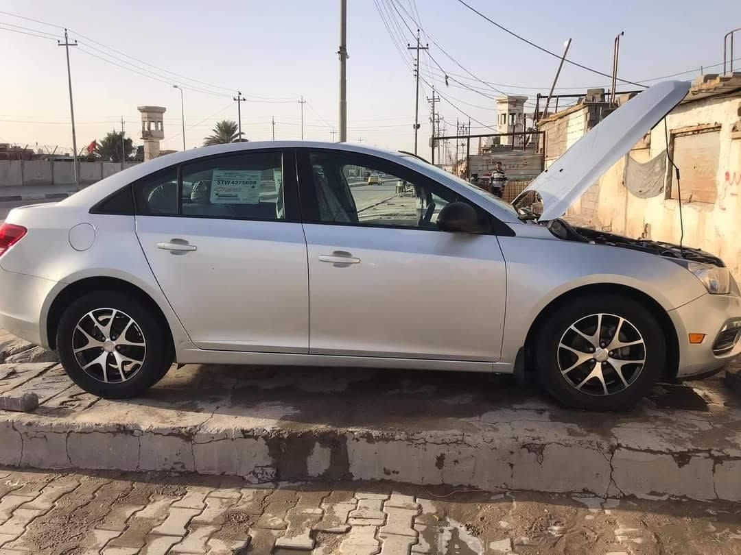 شوفرليت كروز موديل2016 محرك 1800 كير عادي 7نمر وارد امريكي ضربتها الهلال الخلف السايق من امريكه بي معجون خفيف  هنا بلعراق مبدل بيها باب بصف السايق والباب الي خلف السايق نفس لون بدون صبغ  محرك تبريد كير كهربائيات كفاله شركه   غرفتها نضيفه جدا شاشه تيسلا  سياره بأسمي رقمها المثنى مشروع وطني  شرط التحويل  مكان السياره 
 محافظه ميسان  السعر (80) الاستفسار خاص او واتساب او تصال ***********
