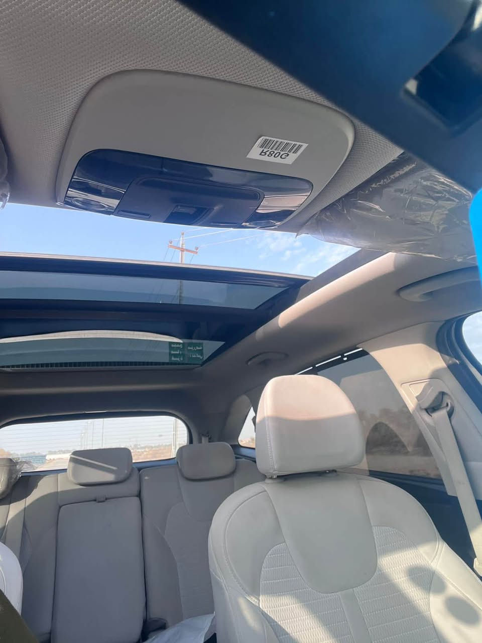 مساء الخير 🌷

🤩 كيا سورنتو 2024 محرك 6 سلندر V6

⚙️ المحرك والأداء:

🔹 محرك V6 سعة 3.5 لتر

🔹 قوة 268 حصان 💪

🔹 عزم 331 نيوتن متر

🔹 ناقل حركة أوتوماتيك 8 سرعات

🔹 أداء قوي وتسارع ممتاز على الطرق السريعة

✨ التجهيزات الخارجية:

🔹 تصميم جديد كلياً وعصري جداً

🔹 مصابيح LED أمامية وخلفية كاملة

🔹 ويل كب رياضي قياس 20 🛞

🔹 مرايا كهربائية مع طي

🛋️ المواصفات الداخلية والفخامة:

🔹 3 صفوف مقاعد (7 ركاب) 👨‍👩‍👧‍👦

🔹 مقاعد مخمل مريحة

🔹 شاشة وسطية كبيرة تدعم Apple CarPlay و Android Auto 📱

🔹 شاشة عدادات ديجيتال

🔹 تشغيل بصمة + دخول ذكي

🛡️ أنظمة الأمان:

🔹 حساسات محيطية

🔹كامرة شاشه

ملاحظة السونار موجود بالمنشور👍🏻
السيارة ماشية76000

سعر 29500 وبيها مجال للطيبين 

للاستفسار اكثر …

📞***********

