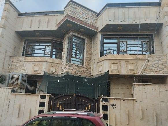 للبيع 🏠 بيت 75 متر ركن/
واجهه 10 نزال 7.5 
📍مربع 3000 حي الربيع 
قرب شارع 20 التجاري 
يحتوي على ثلاث غرف نوم 
استقبال زائد صاله ومطبخ وصحيات 
البيت كلنقص ما بيه بناء درجه اولى 
وبسعر مناسب 
 ☎️***********
