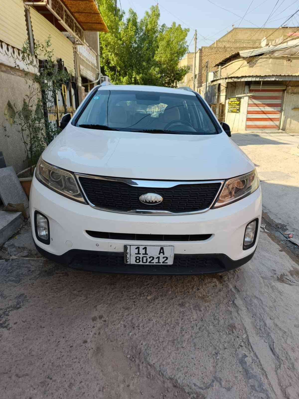 سياره سورنتو ١٤ مكفوله عدا شبر واحد بارد في الباب الايمن الأمامي ماشيه ١٣٢بيضاء كما في الصور محرك ٢٤٠٠طقم تاير والاسبير مانازل بأسمي رقم بغداد سنويه ٢٠٣٠ هزه وسونار جديد السعر الاتصال بالرقم ***********/***********/واتساب
