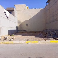 خلف الملعب • ١٣٠م • واجهة ١٠م