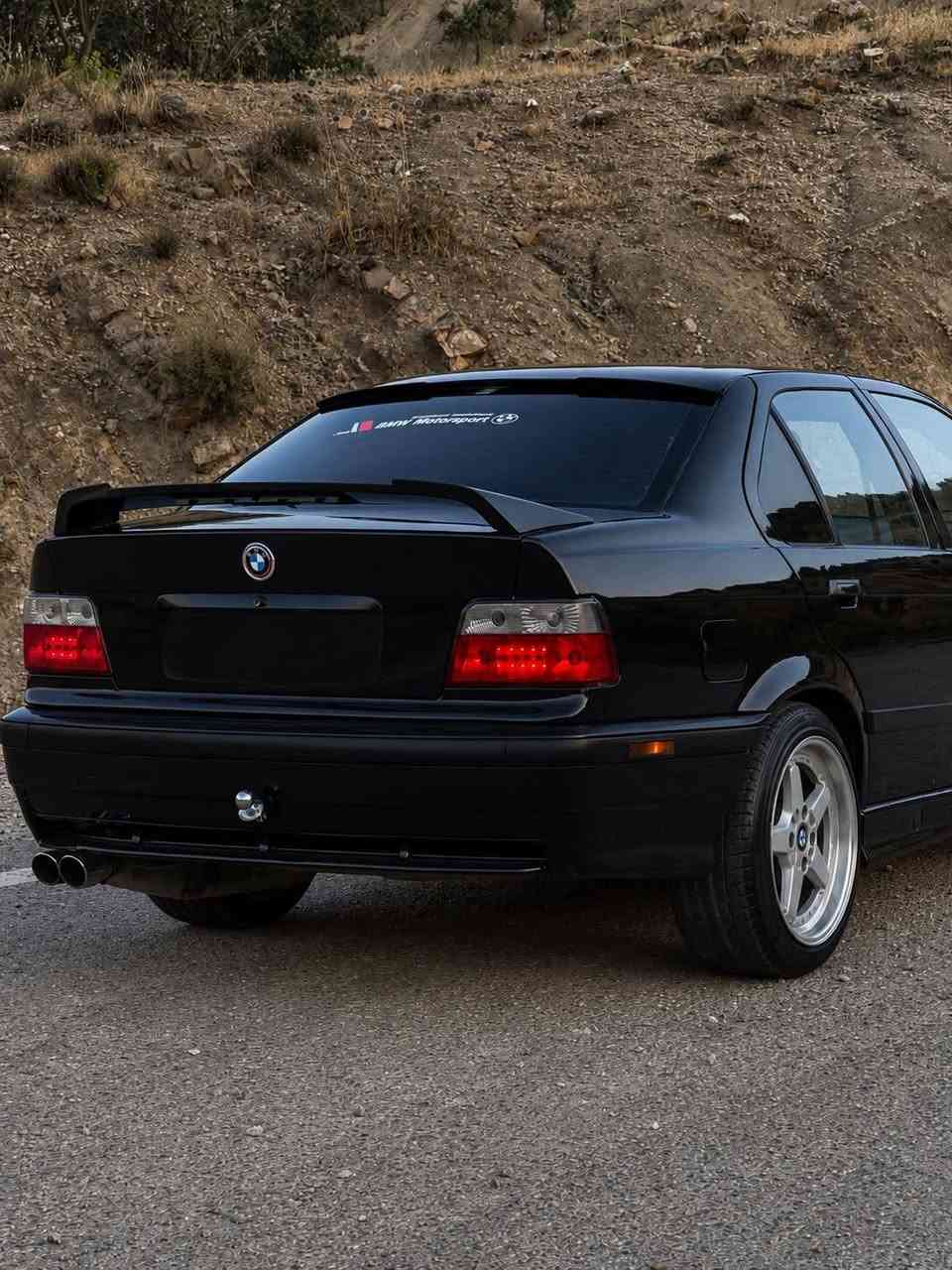 ماشاءاللة لەماڵی هەموو لایەک 
Bmw E36
مۆدێل١٩٩٢ ئاڕم پلاستیک بەشەرتی حاسیبە
فول فول مواسەفات کامل کراوە بە M پاکێج
سلایت تەبرید ساردوو گەرم 2جام کارەبای ئاوێنە کارەبای سیستم ئێمپیفایر عەقڵی حور گزۆز بەرمەجە و زۆر شتی تر مەکینە ٢٠ کەپس زۆر بەقوەتە گێڕی zf ئەکسلی قوفڵە 
موسو بڕاوە بەشەرت هەموو شتیکم نوسیوە موشتەری نی سەرم مەهێشێنە 
سعری 43 مەجالیکی کەم لە هەولێرە *********** أربيل, العراق
