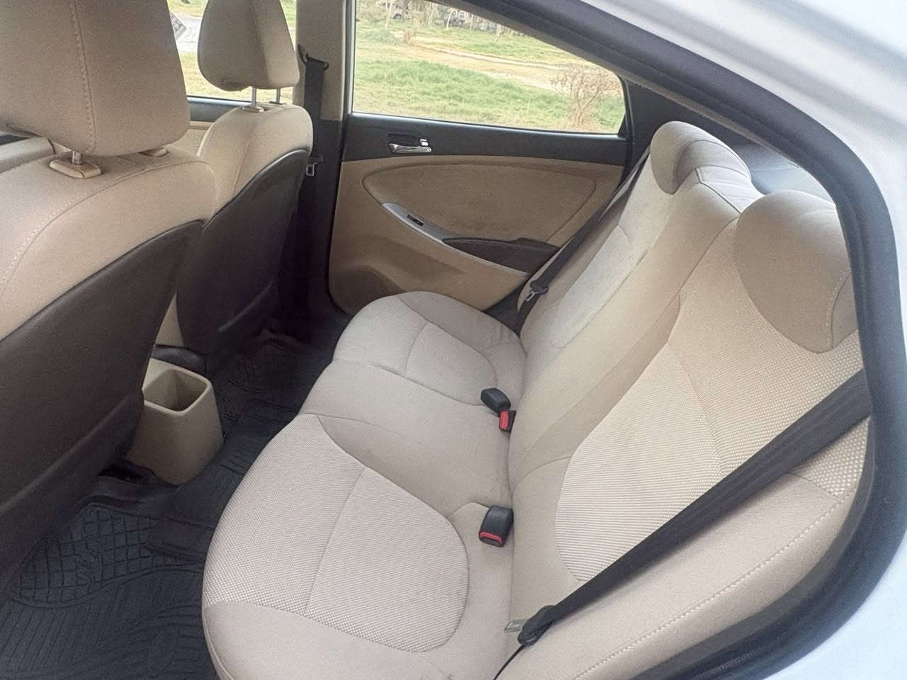 🚗 للبيع أكسنت 2015 خليجي – رقم بغداد
🔹 الموديل: هيونداي أكسنت 2015
🔹 خليجي – رقم بغداد انكليزي
🔹 الكير: أوتوماتيك 
🔹 المحرك: 1600 CC
🔹 التبريد: شغال وممتاز
🔹 فتحة سقف
🔹 كاميرا خلفية
🔹 شاشة
🔹 سونار
🔹 السيارة بها طخات خفيفة، موضحة بالصور.
💰 السعر: 100 قابل للتفاوض بحدود المعقول
📍 مكان السيارة: كربلاء
📞 للاستفسار: ***********
السيارة جاهزة للفحص والمعاينة.
